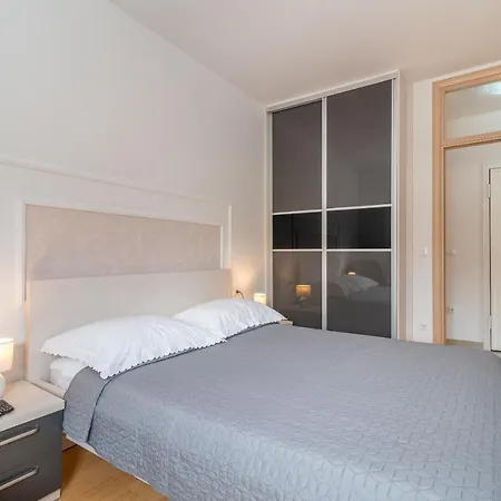 Lorena Apartment *