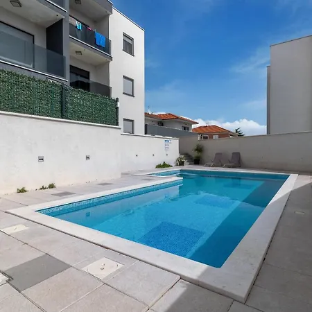 Lorena Apartment *