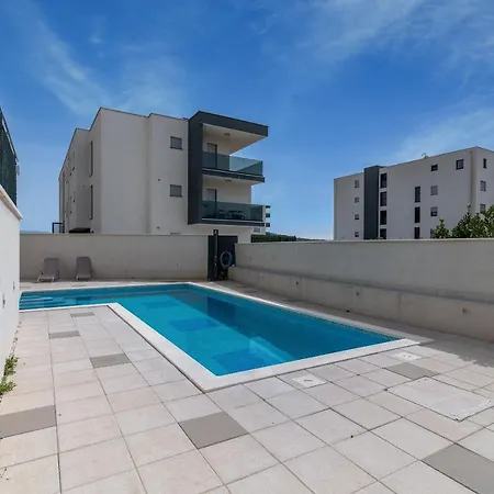 Lorena Appartement *