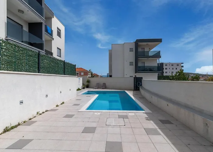 Lorena شقة تروغير