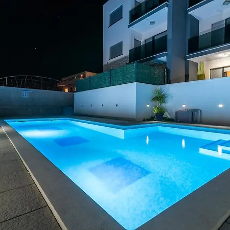 Lorena Apartmán *